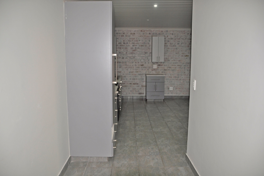 5 Bedroom Property for Sale in Reebok Western Cape